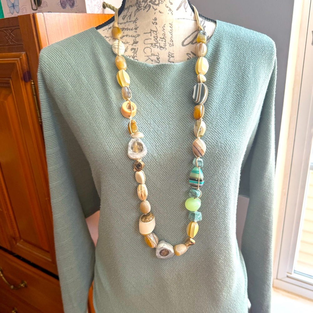 Chico’s Single Strand Agate Necklace